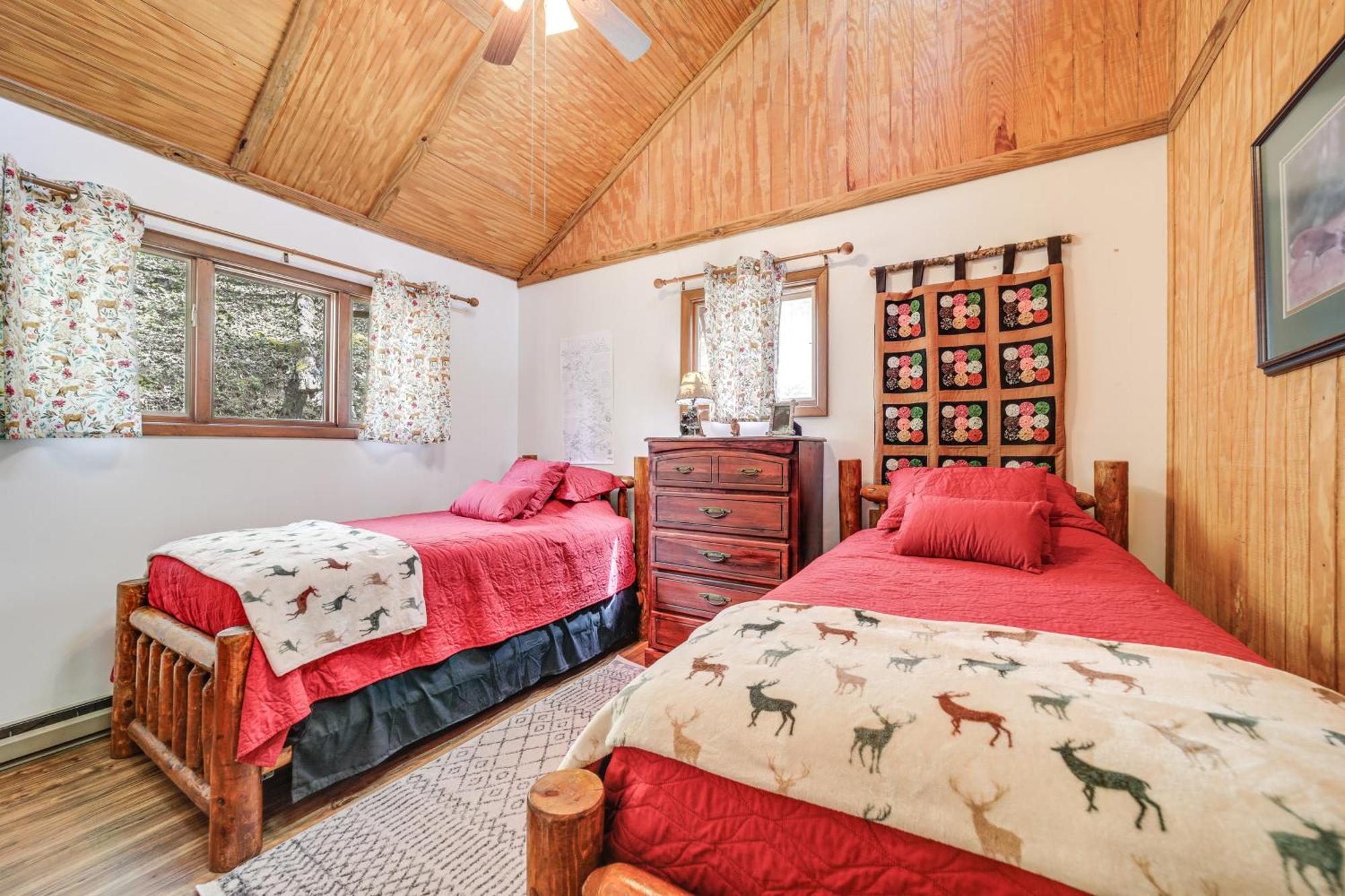 Creekside Whittier Cabin With Fire Pit Near Hiking! Ngoại thất bức ảnh